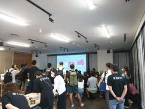 DIYについてのセミナーを聴講する参加者